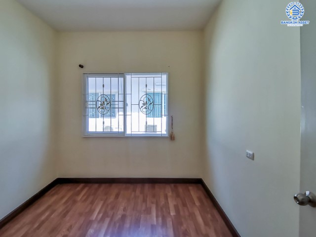 ทาวน์เฮ้าส์มือสองย่านนนทบุรี ม.กัสโต้ ปิ่นเกล้า-จรัญสนิทวงศ์ หลังมุม! คุณภาพแบรนด์ Q.House เนื้อที่เยอะถึง 20.8 ตร.ว. ฟังก์ชันจัดเต็ม 4 ห้องนอน 3 ห้องน้ำ 2 ที่จอดรถ บ้านพร้อมอยู่ ทำเลเดินทางสะดวก ใกล้ใจกลางเมือง, รถไฟฟ้าสายสีแดง "สถานีบางบำหรุ" และทางด่วน "ศรีรัช"...